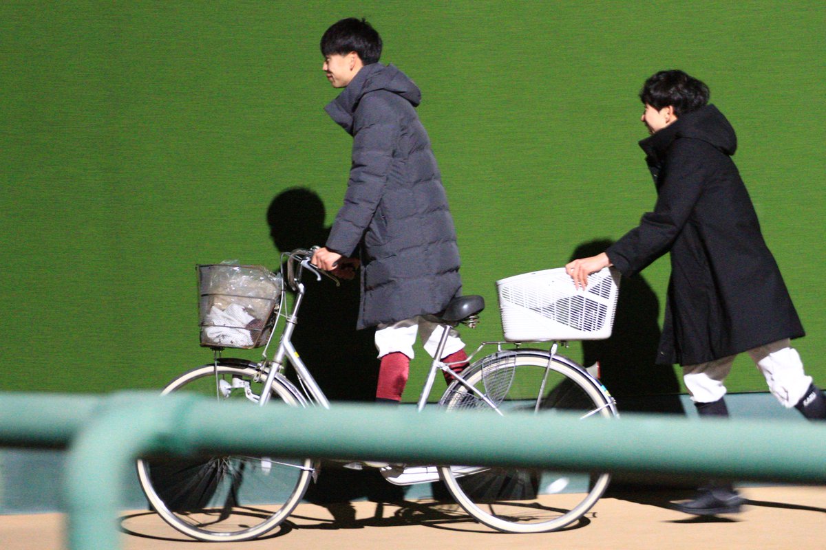 SKYRUNAMZE's tweet photo. @misskoichiro 初めての補助輪なし自転車に挑戦する(？)横山兄弟の写真です！ https://t.co/Ifd3UJ06fZ