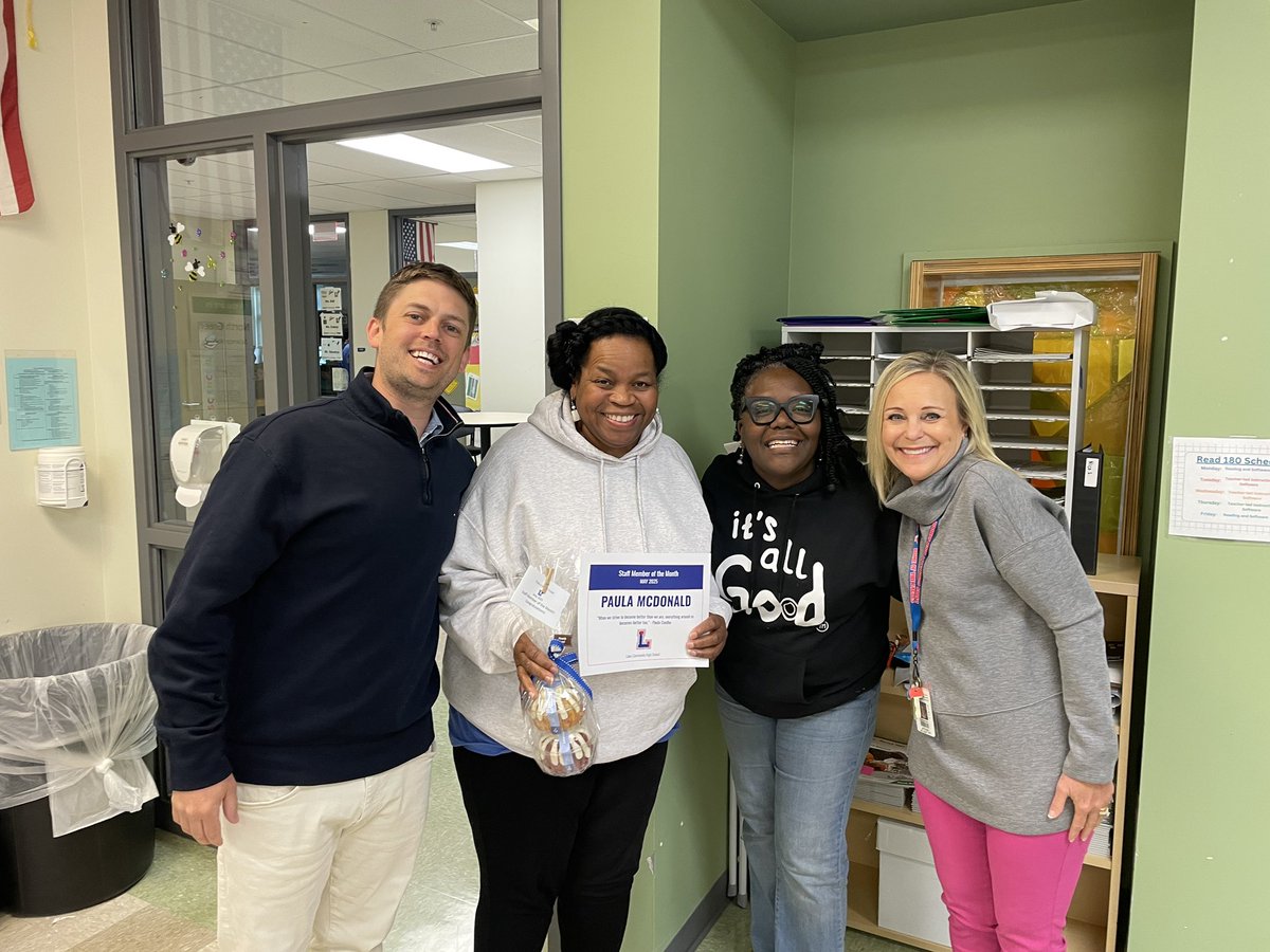 JoriBowen's tweet photo. The last staff member of the month for this school year! Congrats to Ms Dvorak and Ms McDonald! ๐๐ฆ
๐ These are two amazing women that would do anything for our students and staff! Thanks @nothingbundt for helping us celebrate! #SoDeserving https://t.co/DAImmhW1UA
