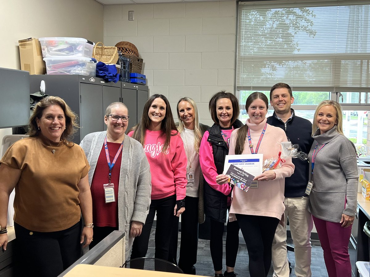 JoriBowen's tweet photo. The last staff member of the month for this school year! Congrats to Ms Dvorak and Ms McDonald! ๐๐ฆ
๐ These are two amazing women that would do anything for our students and staff! Thanks @nothingbundt for helping us celebrate! #SoDeserving https://t.co/DAImmhW1UA
