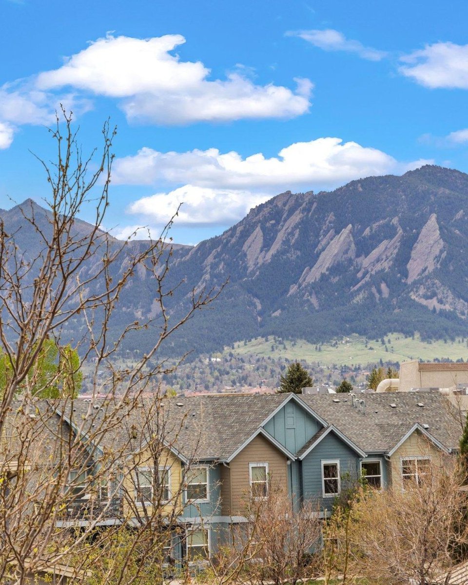 Sophisticated, spacious, and perfectly positioned, this semi-custom Boulder duplex offers over 4,400 sq.ft., Flatiron views, and a show-stopping rooftop deck with wet bar.

⚪ 3714 Ridgeway St, Boulder, CO 80301
⚪ Visit our site to see more: bit.ly/4mcJR8I