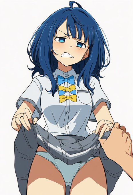 嫌な顔しながら見せる八奈見さん 