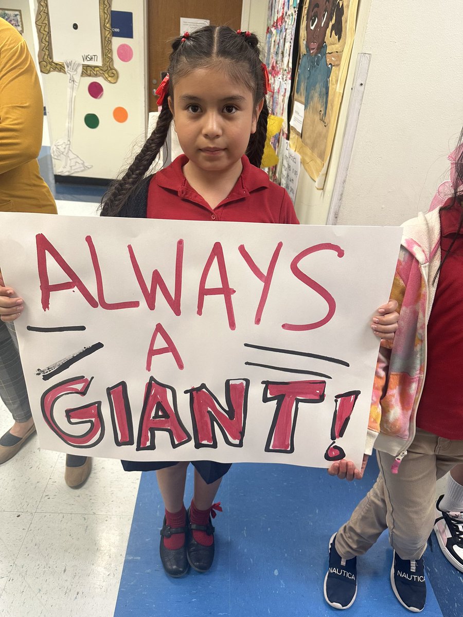 AADavenport14's tweet photo. Once a Giant, Always a Giant! Former Guzick scholars walked the halls one last time before graduation! Welcome back and Congratulations! #Classof2025 #graduationwalk @GuzickES @DrAdreanaDavis https://t.co/c4gCaf8CYo