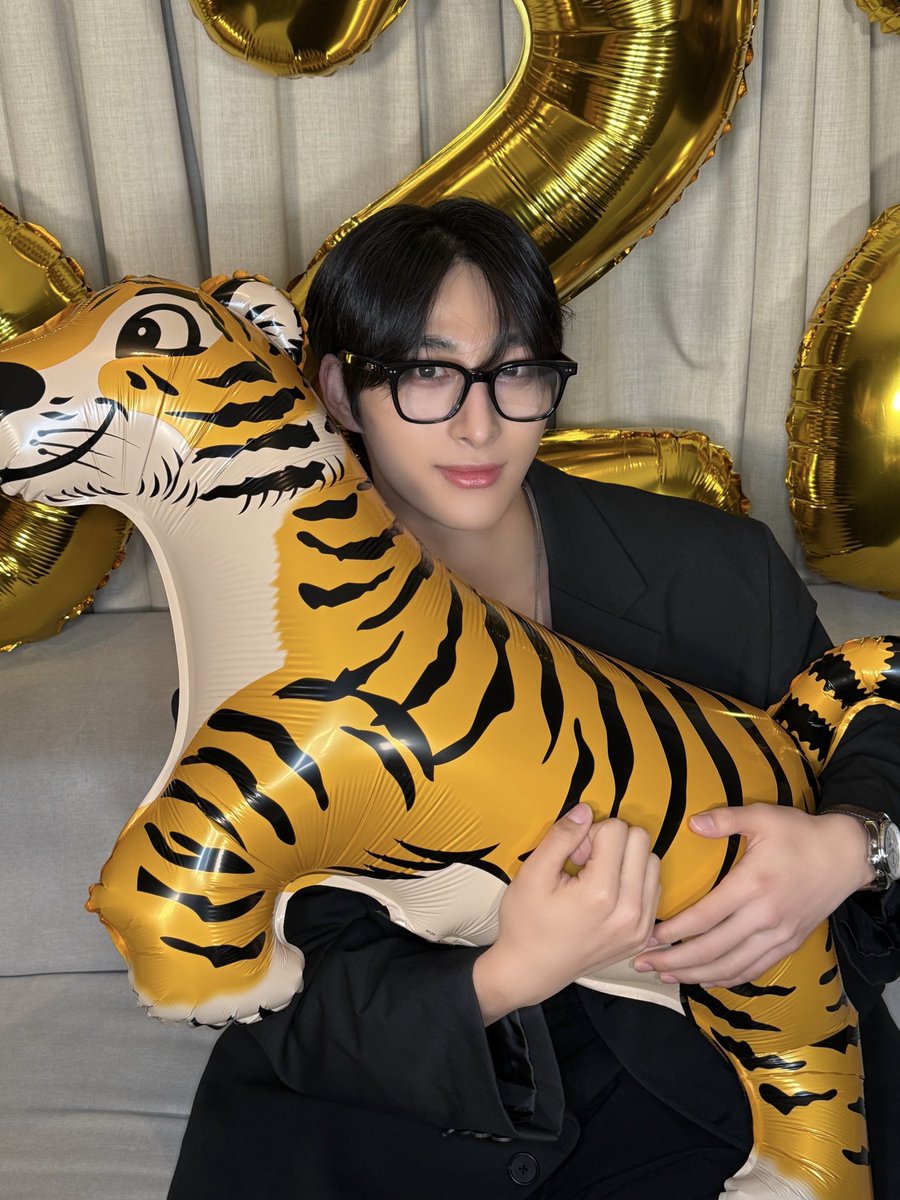 JUSTB_Official's tweet photo. 📸HAPPY LIMJIMIN DAY

𝙘𝙖𝙥𝙮𝙗𝙖𝙧𝙖 𝙘𝙖𝙥𝙮𝙗𝙖𝙧𝙖 𝙘𝙖𝙥𝙮𝙗𝙖𝙧𝙞 ·˚🐷 ᝰ* !!🖤🎶

#JUSTB #저스트비
#임지민 #LIMJIMIN https://t.co/UEmbAvgXG8