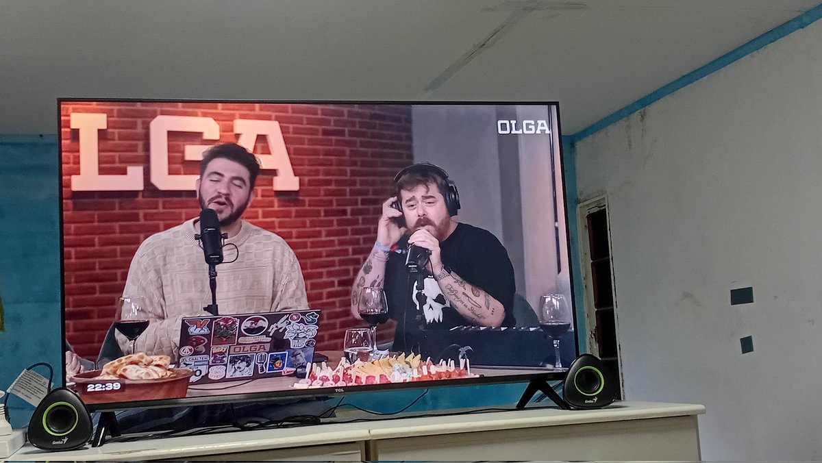 Arghoost_Toons's tweet photo. @olgaenvivo Les amoooo locos lindos, saludos desde la helada Santa Cruz. Abrazo desde Puerto Deseado https://t.co/y4YKLW8xYX
