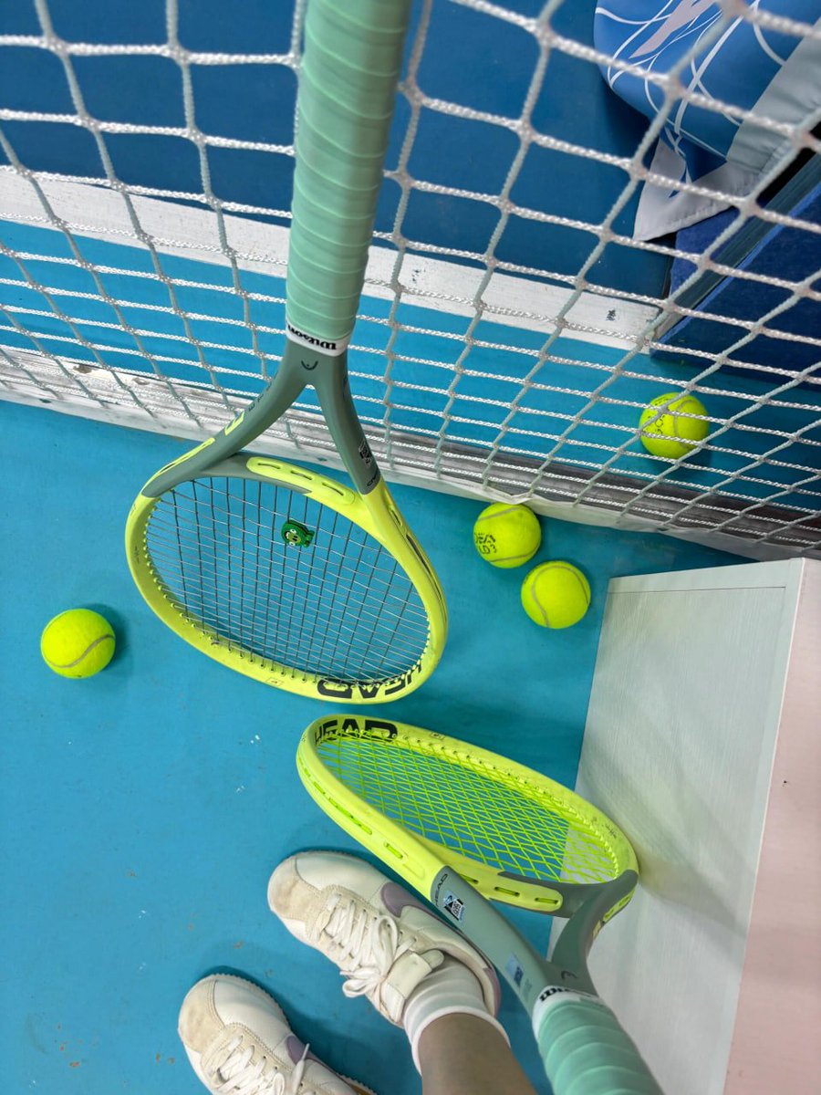 悪天候でもテニス愛は止められない！ インドアコートでファイトを燃やす 💪