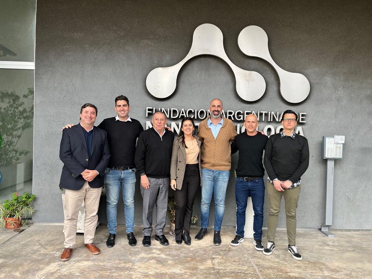Alfredo de Angeli (@alfredodeangeli) on Twitter photo Visité la <a href="/nano_fan/">Fundación Argentina de Nanotecnología</a> y la startup <a href="/wiagro_ar/">wiagro</a> y realmente impresiona ver cómo en nuestro país ya se desarrollan tecnologías aplicadas al agro que ya están en el mundo: sensores, blockchain, inteligencia artificial.
La nanotecnología al servicio de la producción agropecuaria ya Visité la <a href="/nano_fan/">Fundación Argentina de Nanotecnología</a> y la startup <a href="/wiagro_ar/">wiagro</a> y realmente impresiona ver cómo en nuestro país ya se desarrollan tecnologías aplicadas al agro que ya están en el mundo: sensores, blockchain, inteligencia artificial.
La nanotecnología al servicio de la producción agropecuaria ya