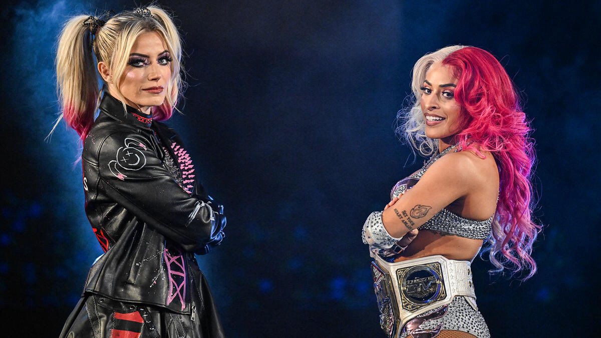 AlexaDaGOAT's tweet image. When Alexa Bliss returned on SmackDown on May 9th she did a callback to when she hypnotized Zelina at MITB 2021. #AlexaBliss ⭕️