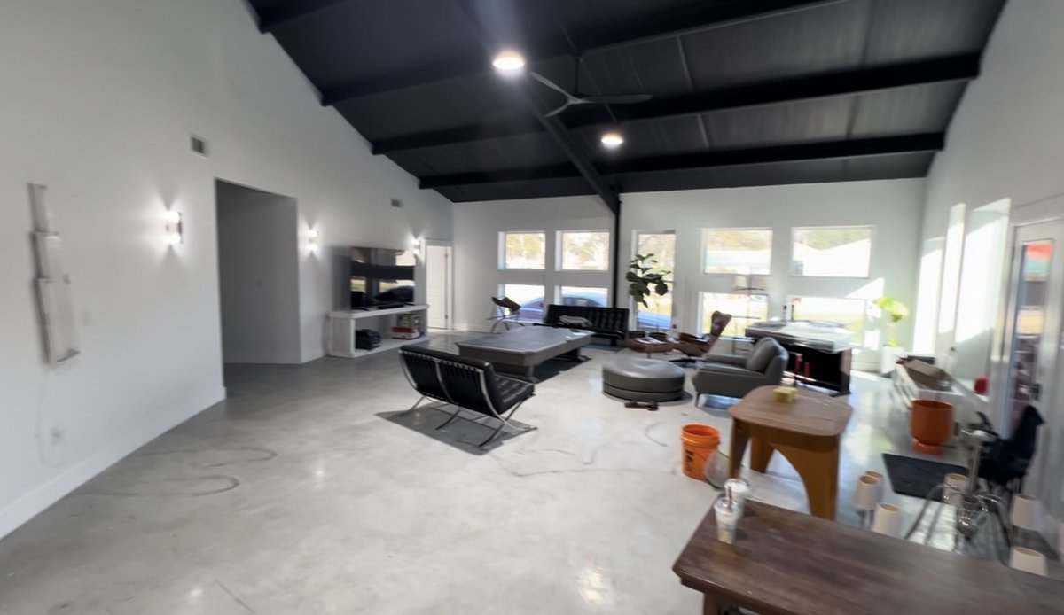 developassets's tweet image. I’ve been developing giga-sized luxury metal homes while commercial projects permit.
It’s quite the side hustle…
One tip for these is to use exposed concrete floors.
Much cheaper to build, and it’s definitely a desirable option by some.
Heavy machine trowel finish, saw cut…