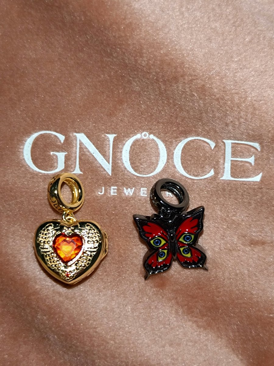 catblack_p38's tweet image. LGTSのGNOCEコラボグッズがついに届きました💖
小さいのに繊細で綺麗な造りだし、ハートロケット開けるとゲームと同じようにヒロインの肖像が出てくるの最高オブ最高！！！！
AstralShiftさんとGNOCEさん、素敵なコラボ本当にありがとう！！
#gnoce #littlegoodytwoshoes