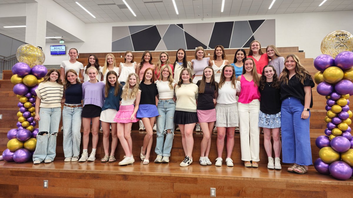 A great night celebrating our lacrosse team! 
Thank you to the players, parents and coaches for an awesome season. Good luck to our seniors, we will miss you!  Once a Purple, always a Purple 💜
Region Champs 2025