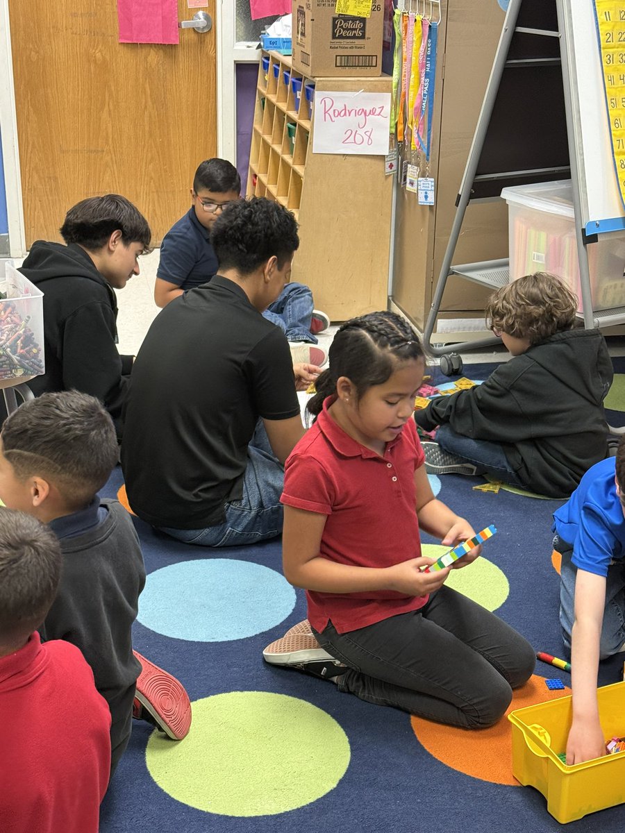 Today was the last day with our middle school buddies 🥹 We are so grateful for their help all year and wish them the best 💙 <a href="/DebLuevanos/">Deb Luevanos</a> <a href="/DHE_Bobcats/">Desert Hills Elementary</a> <a href="/MTrujillo_DHE/">Michelle Trujillo</a>