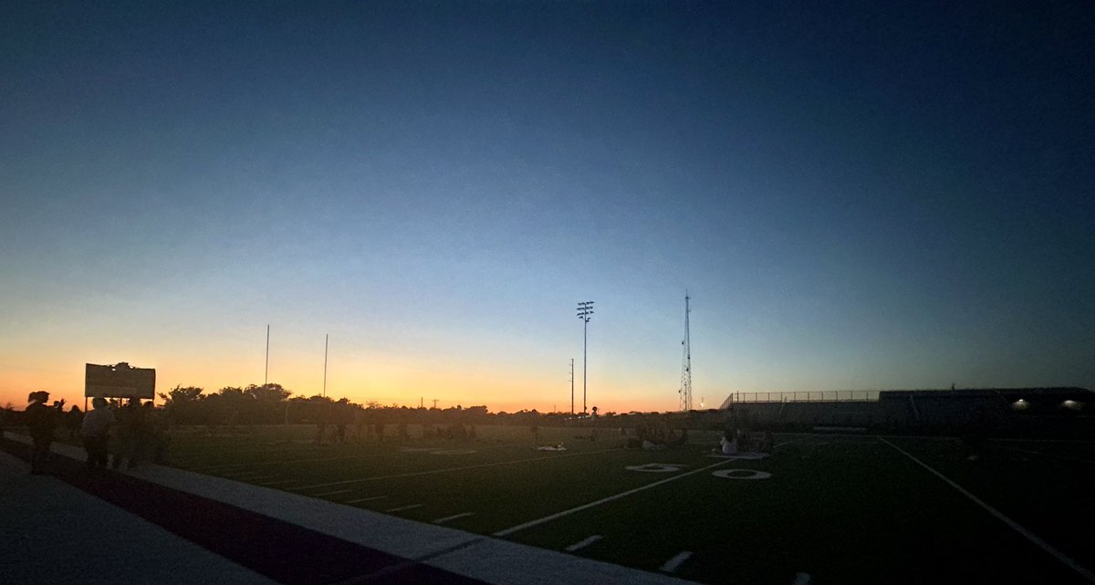 FHSfarmerJOE's tweet photo. The sun has set on senior year! Congrats FHS c/o ‘25
#FHSfarmers
#FARMERfamily
#LKGFA
#OlympicSpirit
#GoForThePURPLEandGOLD
#FasterHigherStrongerFHS
#FAMOUSinFARMERSVILLE https://t.co/wU58CpqnIH