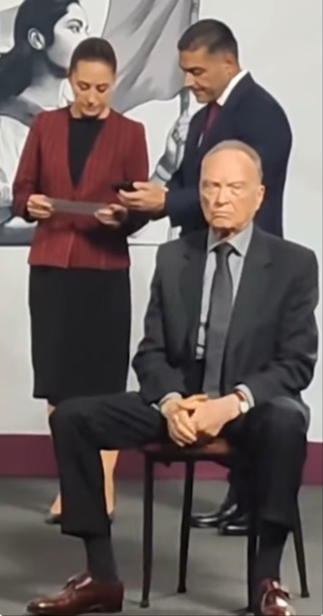 Mientras Claudia y el batman andaban bien cagados, Gertz se estaba echando un coyotito 😂