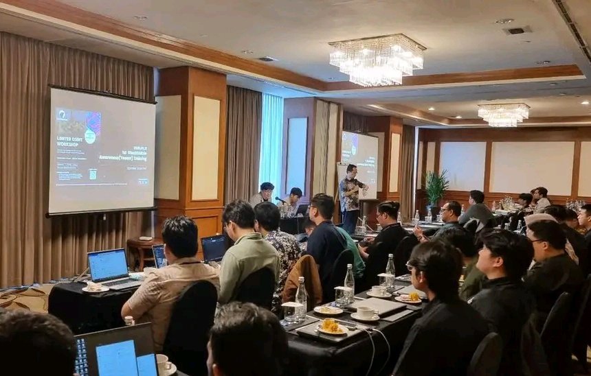 stealthmole_int's tweet photo. We’ve successfully wrapped up our OSINT Workshop in Jakarta!
Over 50 local experts joined us to explore real-world dark web investigations and had a great time learning together.
Thank you for the amazing energy!
#OSINT #CyberSecurity #DarkWeb #StealthMole #Jakarta #ThreatIntelligence