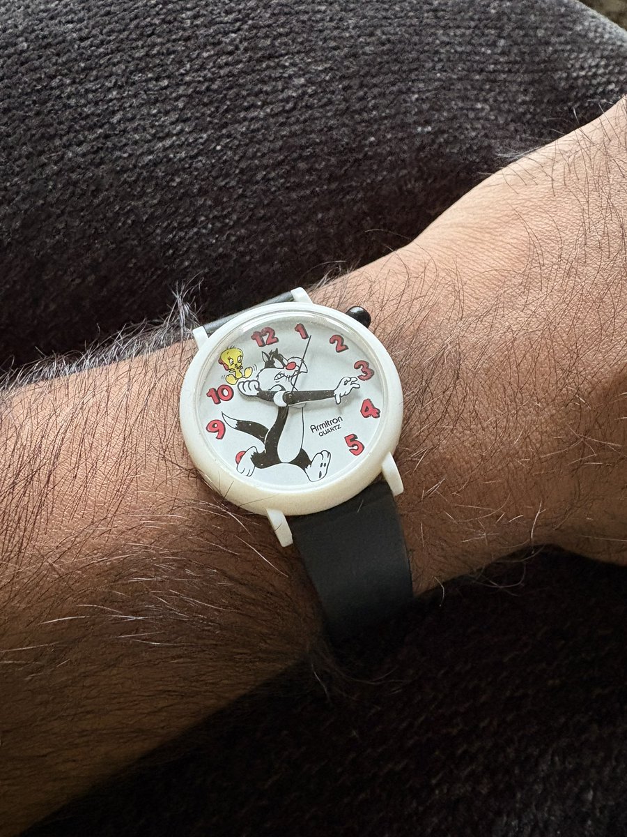 entrenoose's tweet image. Oh would you look at the time