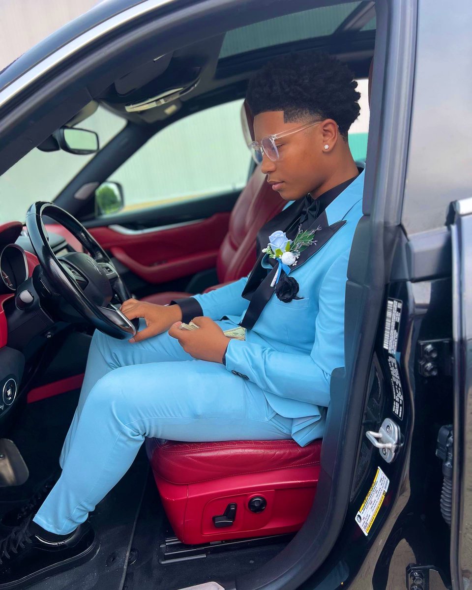 AllAboutKatt_'s tweet image. First ones come through trimmmmm 🔥🔥🔥🤏🏽😎 #8thgradeprom