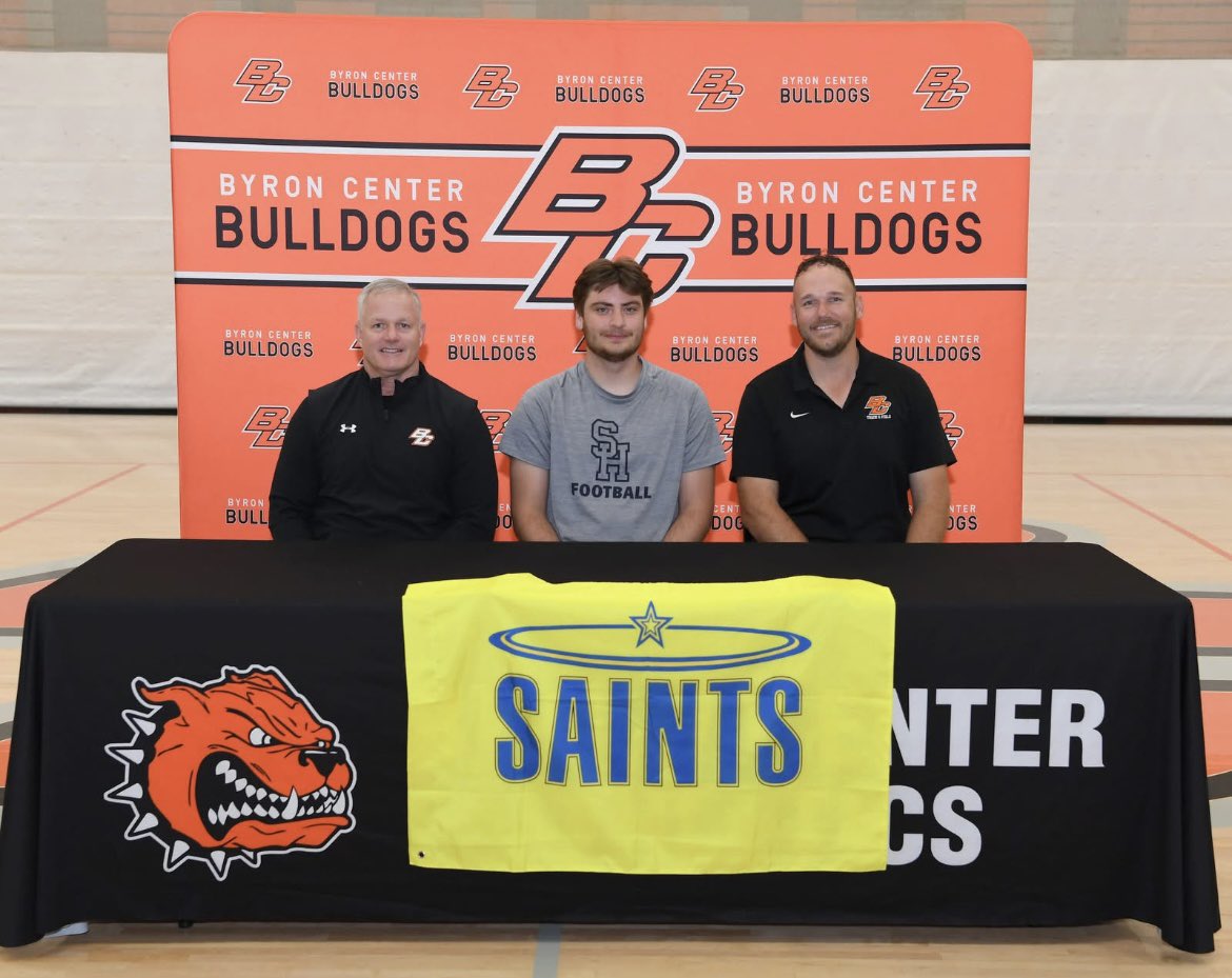 Awesome signing day today!
Thank you to everyone who has helped me achieve my dream of playing football at the next level.
A special thanks to my parents, coaches, and teammates for pushing me to be a better player, teammate, and person every day.
On to the next chapter!
