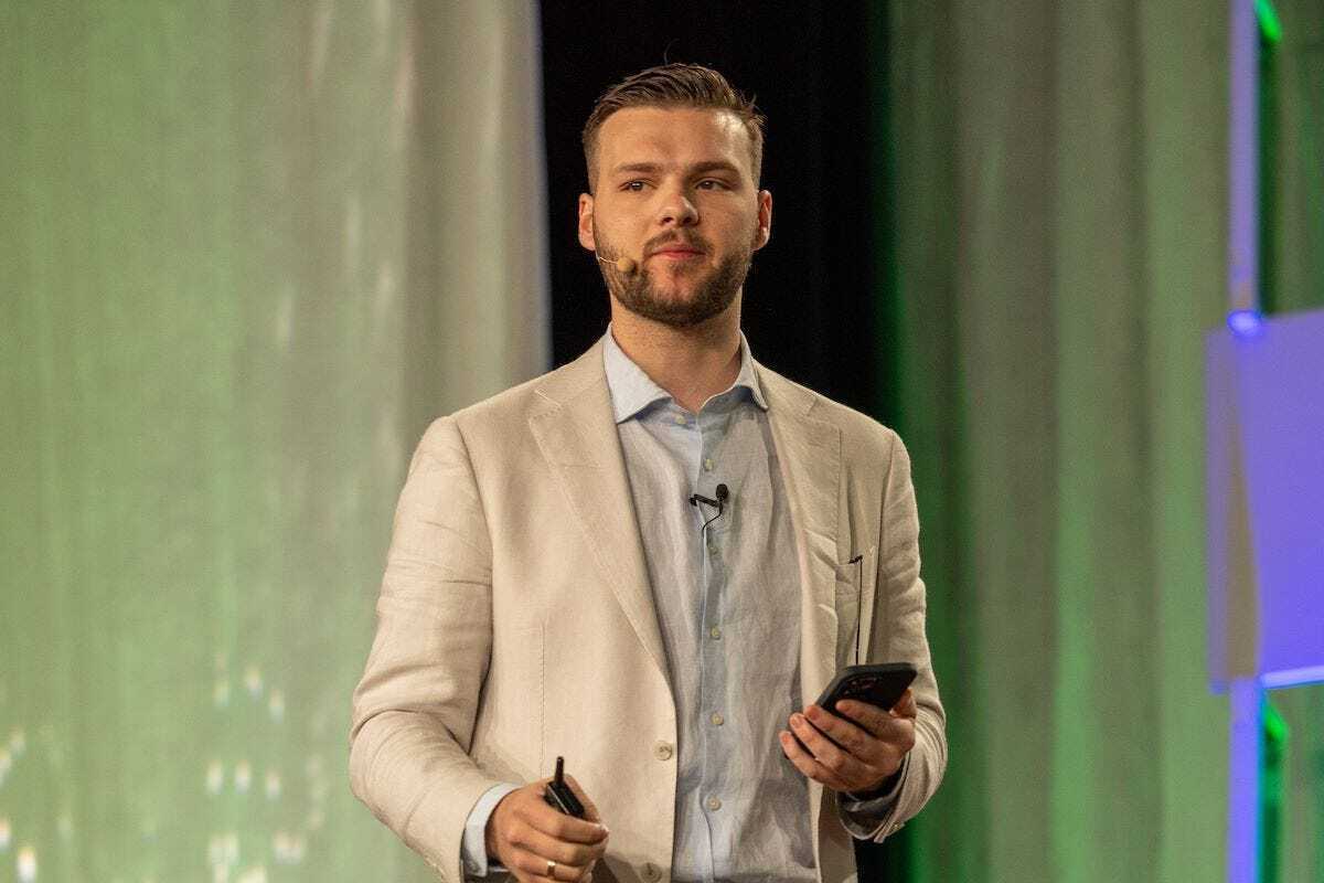 π¨ BREAKING: Ex CEO di SafeMoon, John Karony, condannato per frode e riciclaggio di denaro da una giuria di New York.