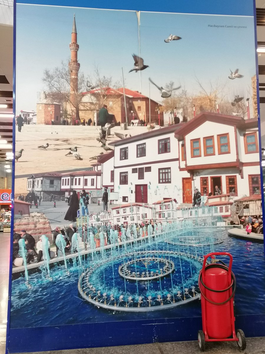 SecilSecilover's tweet photo. Başkentin karşılama yüzü olan AŞTİ'deki bu fotoğraf @ankarabbld  tanıtımı için kullanılmaktadır. Burada sizi de rahatsız eden bir şeyler yok mu 🤔 @mansuryavas06 https://t.co/k5gwrmgwop