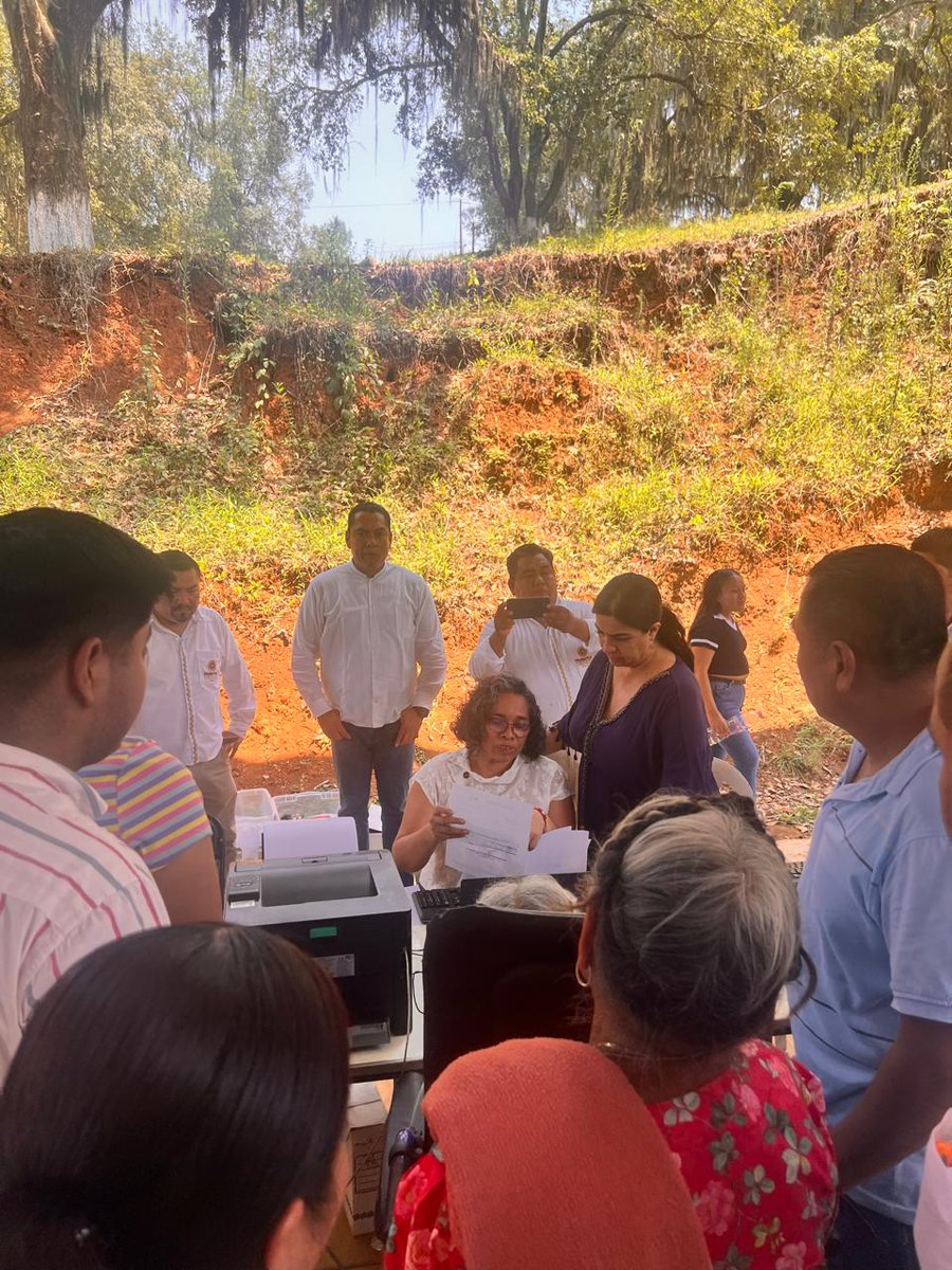 TAgrarios's tweet image. El #TUA32, encabezado por la Magistrada Dra. Leticia Díaz de León Torres @LeticiaDiazdeL6 y su equipo de trabajo, realizó su #3a jornada de #justiciaitinerante en Huautla, #Hidalgo, municipio indígena de lengua #náhuatl, que ahora forma parte de su nueva jurisdicción⚖️

✨Se