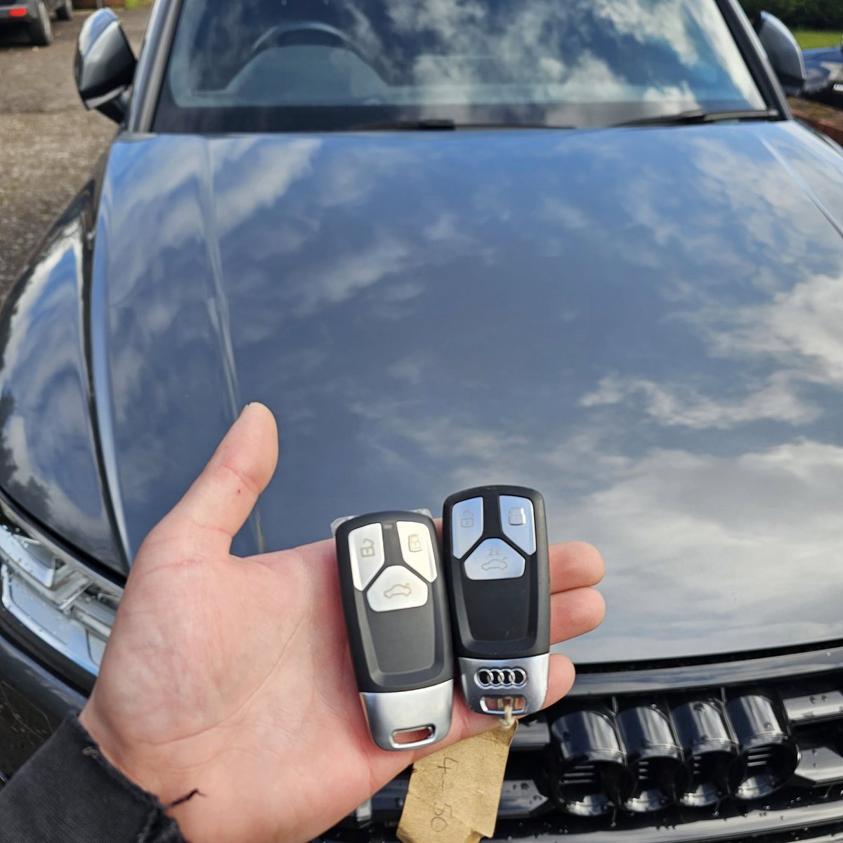 Xhorsevvdi's tweet photo. My first mlb with ktp ✅ on audi q5 2019 🚗
📸Nathan Scott
https://t.co/QUQKircal8
#KEYTOOLPLUS #vvdimlbtool #AudiQ5 #AddKey https://t.co/riNWEW59oU