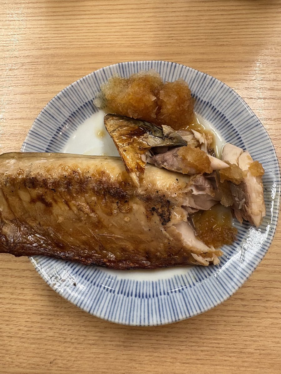 liveyoung2019's tweet image. #VPY #あらに　#サバ塩焼き
AIと違いあらにはちと濃い目の醤油ベースで、美味かった。さば塩焼はおろしも
ついて安定の美味さ😋