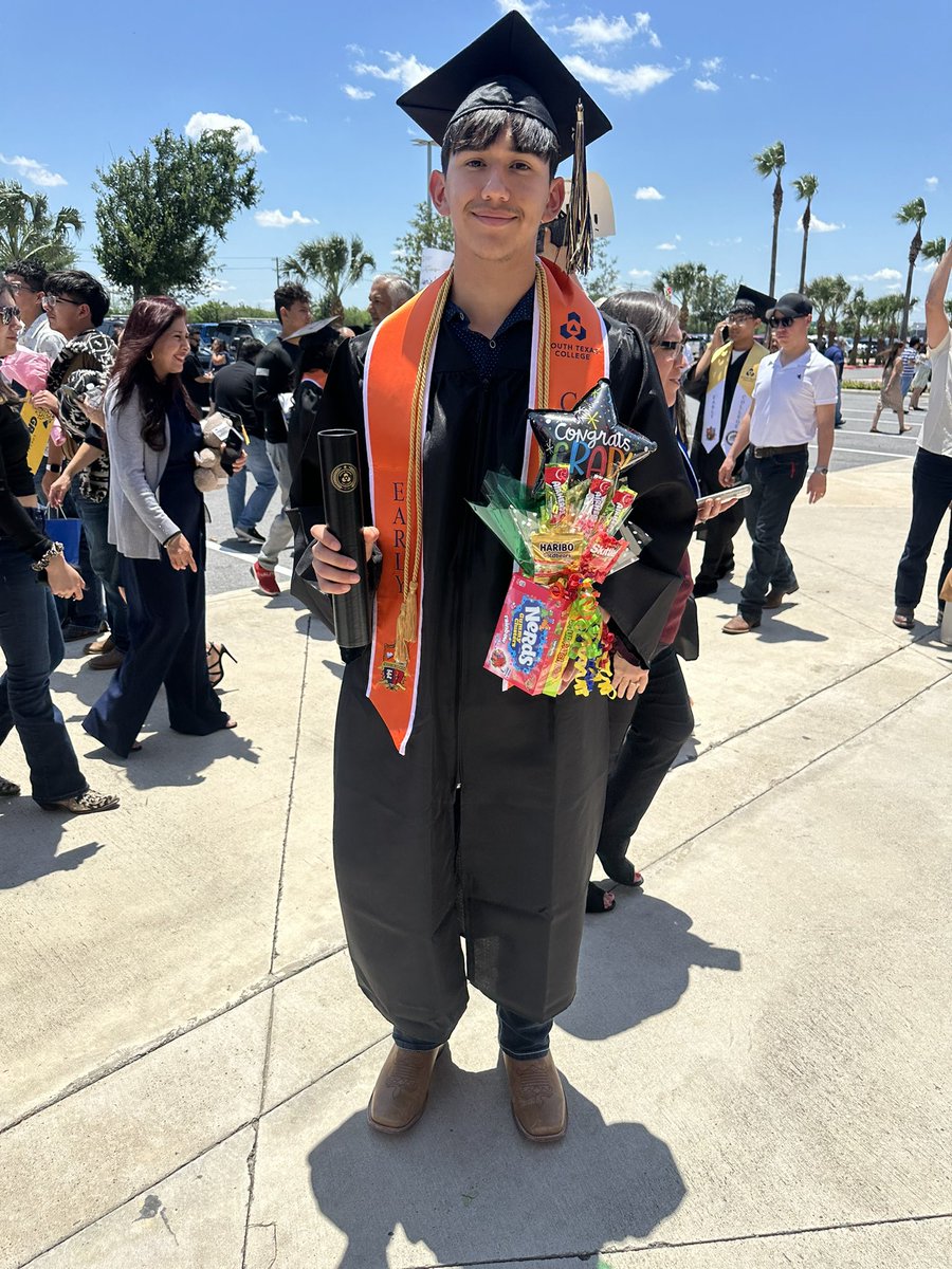 mcantu05's tweet photo. Birthday boy turning 18 years old! My Diego Lee Cantu, Jr! 💙 Forever my baby boy! https://t.co/7v4iJSlkoR