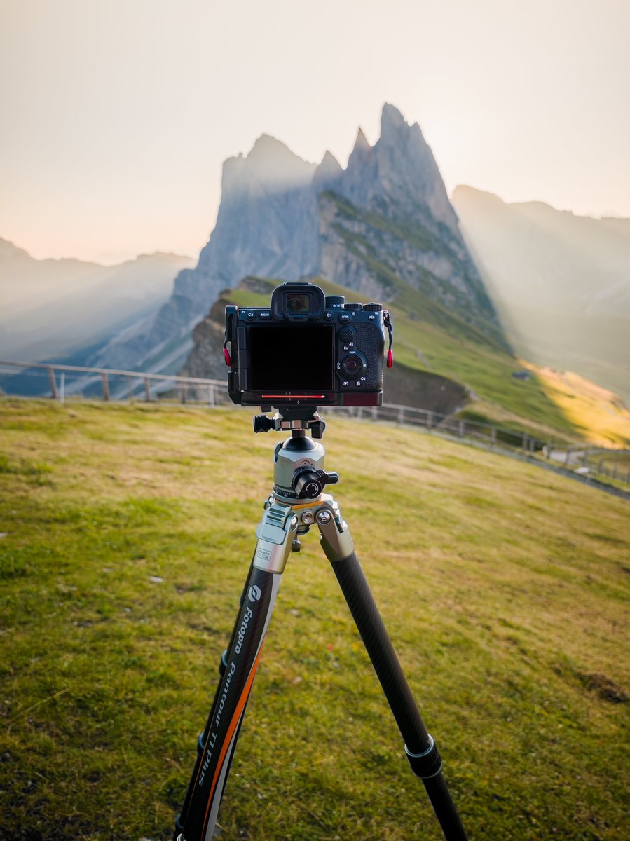 FotoproOfficial's tweet photo. #AdventurewithT1Plus 🌄 WHERE DAWN KNEELS TO EARTH
🗻 All-terrain Tripod: adaptable to harsh environments
Photo by ig@michalostrowski_fotografia
https://t.co/iTnAqwUe4z
#Fotopro #T1plus #tripod #fotoproTripod #cameragear #landscape #wildlifephotography https://t.co/3CKKSfstfA
