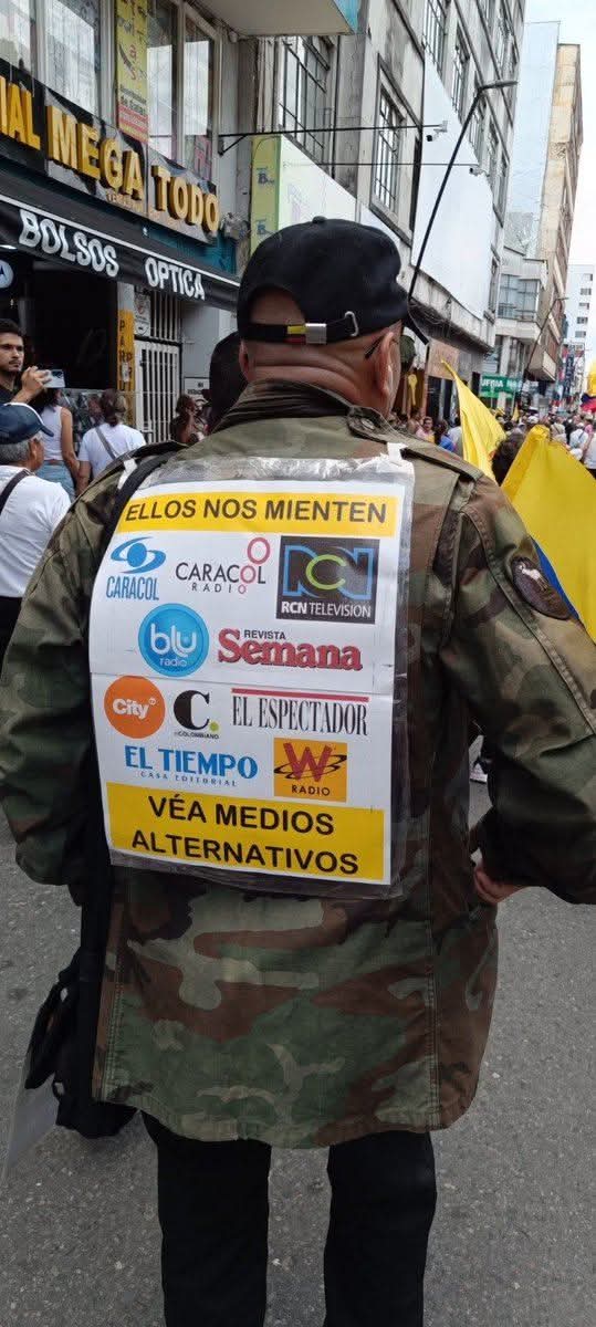 Romanosky_PH's tweet photo. Excelente mensaje de este sargento pensionado.
Ya no come cuento, dejó de ser Uribista. https://t.co/mbjlNIQ80E