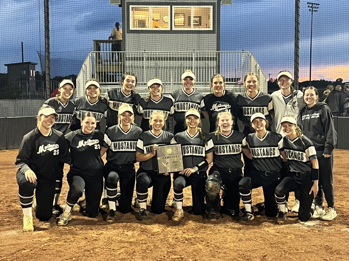 Words don’t do it justice. These kids worked HARD and earned this. 5. F.I.VE. Trips to the best in the state in a TOUGH 4A. Proud and so happy for our team. #bettertogether
#team29🥎🤍🖤