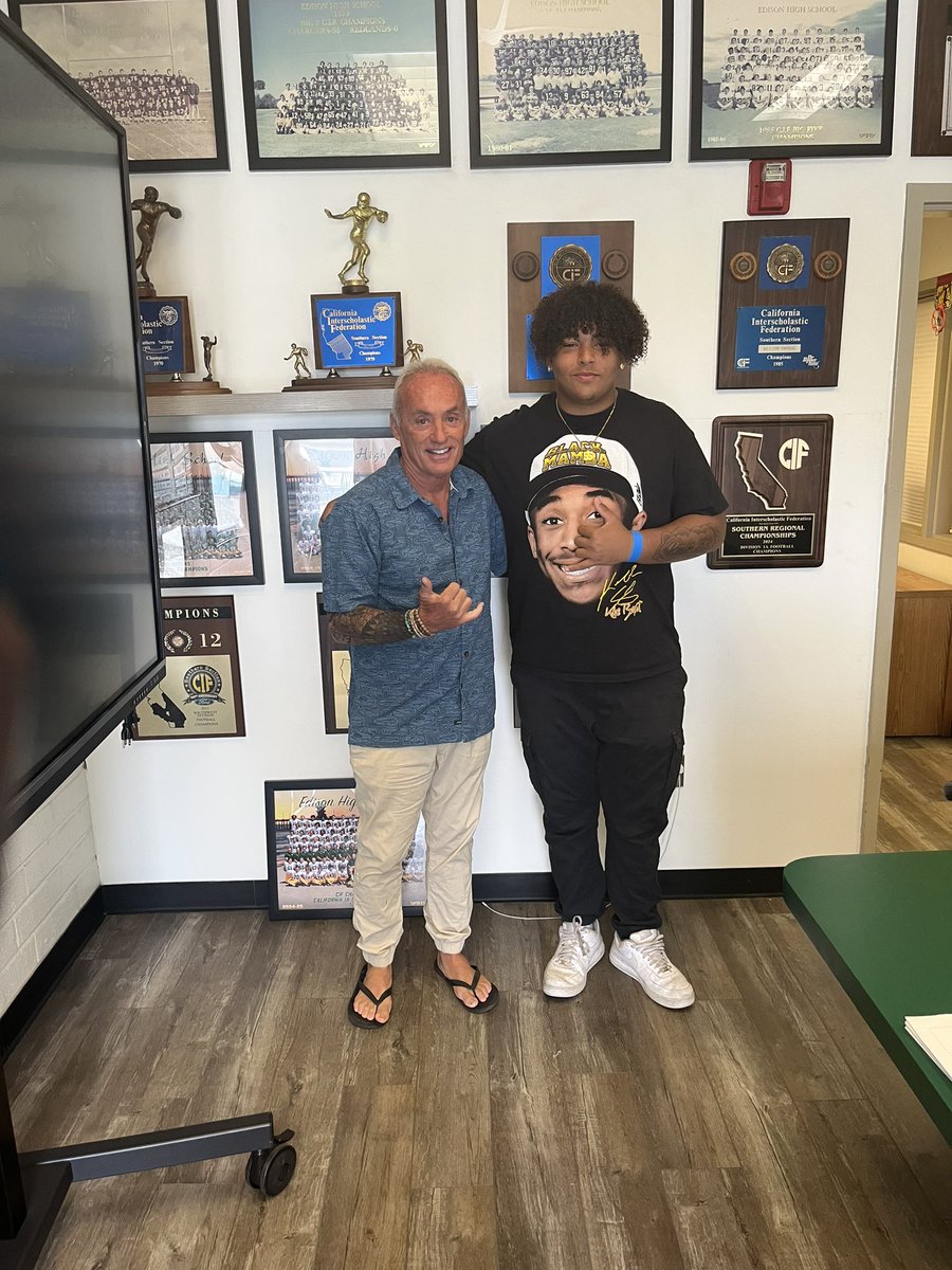Devyn Blake (@devynblake_2026) on Twitter photo Blessed to have received an offer from a The University of Hawaii. AG2G
<a href="/EdisonChargerFB/">Edison Football ⚡️</a> <a href="/Jeff_Reinebold/">Jeff Reinebold</a> <a href="/ocvarsityguy/">Dan Albano</a> <a href="/GregBiggins/">Greg Biggins</a> <a href="/BlairAngulo/">Blair Angulo</a> <a href="/Tracy_McDannald/">Tracy McDannald 📎</a> <a href="/adamgorney/">Adam Gorney</a> <a href="/BrandonHuffman/">Brandon Huffman</a> <a href="/llcdub/">Charles Wright</a> Blessed to have received an offer from a The University of Hawaii. AG2G
<a href="/EdisonChargerFB/">Edison Football ⚡️</a> <a href="/Jeff_Reinebold/">Jeff Reinebold</a> <a href="/ocvarsityguy/">Dan Albano</a> <a href="/GregBiggins/">Greg Biggins</a> <a href="/BlairAngulo/">Blair Angulo</a> <a href="/Tracy_McDannald/">Tracy McDannald 📎</a> <a href="/adamgorney/">Adam Gorney</a> <a href="/BrandonHuffman/">Brandon Huffman</a> <a href="/llcdub/">Charles Wright</a>
