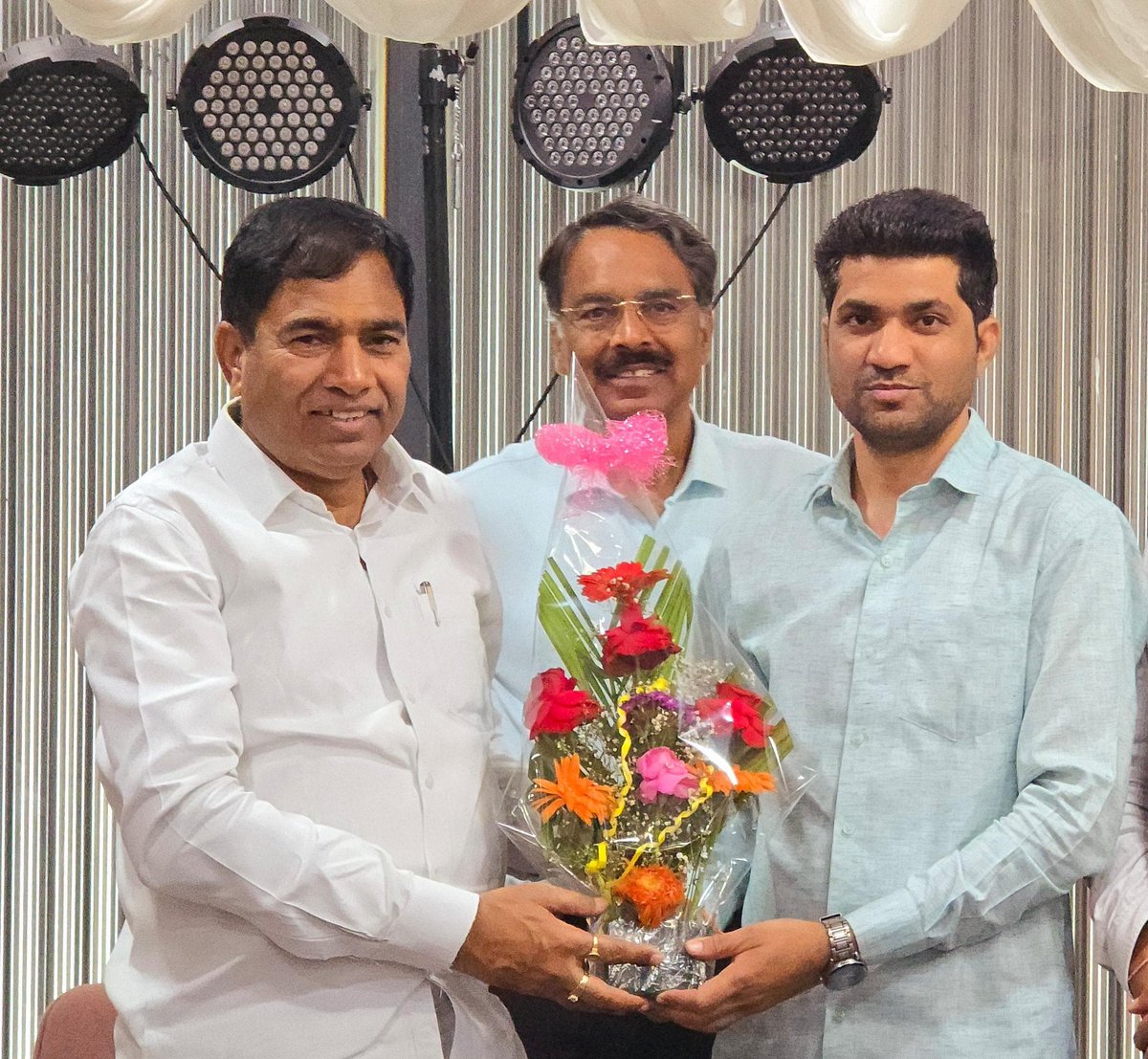 लोकप्रिय सांसद बड़े भाई योगेन्द्र चांदोलिया जी को जन्मदिन की अनंत शुभकामनाएं...
      इस मंगल अवसर पर आपके सुखद स्वास्थ्य के साथ दीर्घायु की कामना करते हैं एवं सालासर बालाजी महाराज  का आशीर्वाद आप सदैव बना रहें|
<a href="/yogenderchando1/">Yogender chandolia</a> <a href="/BJP4Delhi/">BJP Delhi</a>