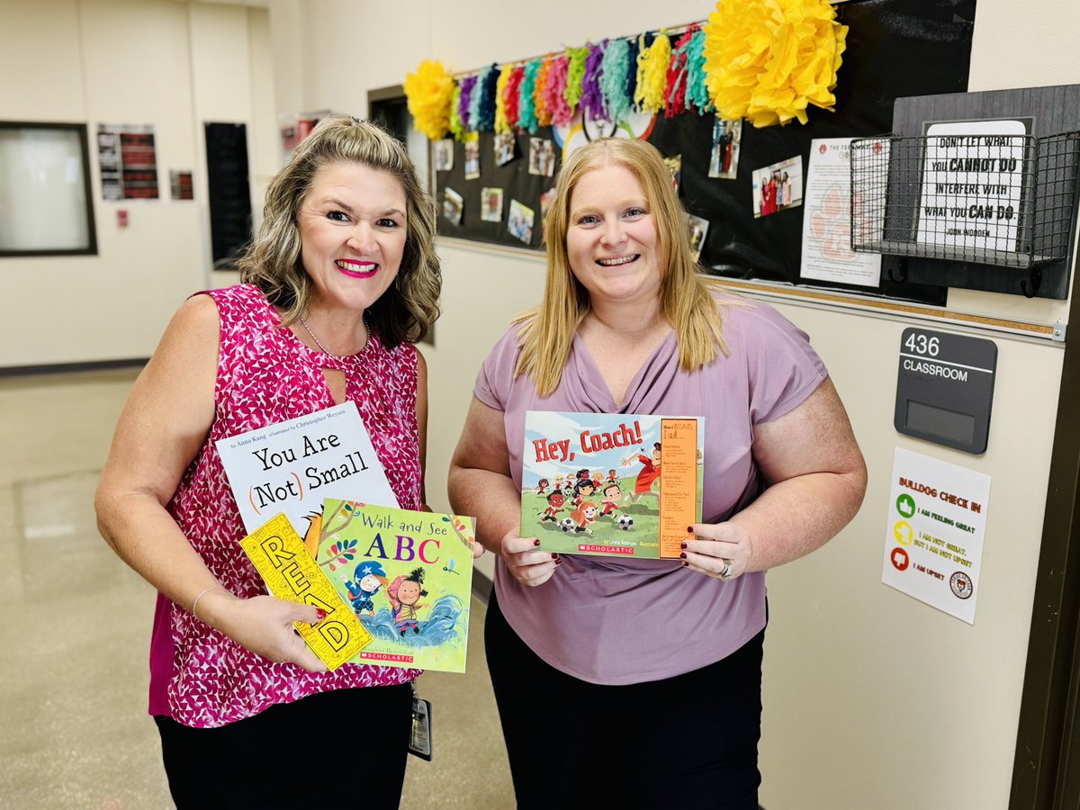 FSES is excited to send every student home with a special book bag to help continue fostering a love of reading over the summer! Each bag includes a grade-appropriate book and a fun bookmark for students to enjoy over the next couple of months. Happy Reading, Bulldogs! 📚🐾