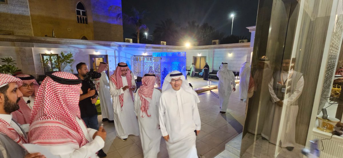 استضافت #بر_جدة معالي د. غسان السليمان في اللقاء الأول لديوانية البر  عن التمكين والتنمية المستدامة بحضور معالي رئيس مجلس الإدارة وأعضاء المجلس والادارة التنفيذية وعدد من المسؤولين ورجال الاعمال والإعلاميين
<a href="/HRSD_SA/">وزارة الموارد البشرية والتنمية الاجتماعية</a>
<a href="/ncnp_sa/">المركز الوطني لتنمية القطاع غير الربحي</a>
<a href="/AlsulaimanFDN/">السليمان الخيرية</a>
التفاصيل 👇
sabq.org/saudia/v628h8r…