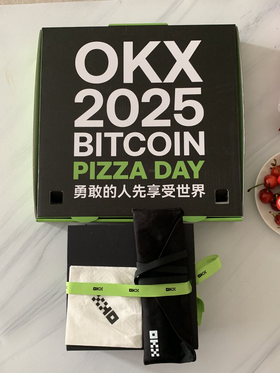 感谢<a href="/okxchinese/">OKX中文</a> <a href="/Mercy_okx/">Mercy</a> 吃上了今天披萨节第一口🍕， $BTC 在“比特币披萨日”14 周年创新高🚀

2010 ～ 2025 
10000 枚 BTC = 2个Pizza    是过去
0.0001 枚 BTC ≈ 1个Pizza   是现在
Crypto + OKX Pay = Everything   是未来

勇敢的人先享受世界！

#OKXPIZZADAY #OKX