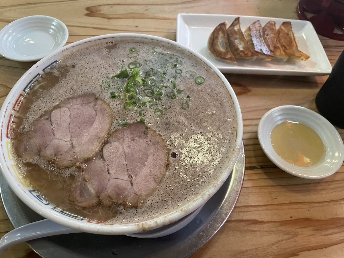 nazuna466's tweet photo. りべすくんに聞いた博多だるま行ってきた　びっくり亭は今日休みらしいから熊本から帰ってくる時寄ろうかな　美味 https://t.co/2WSbLePHFK