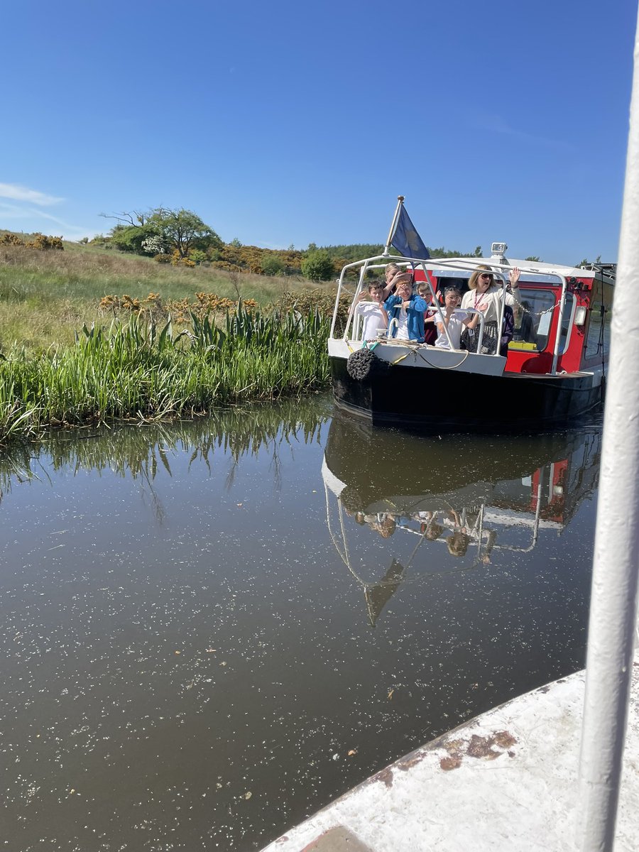AlloaEASN's tweet image. Another fantastic sail with Seagull Trust today for two of our classes. The staff were absolutely wonderful. What an experience! A huge thank you to everyone involved fun. @scottishcanals @AlloaAcademy #CanalLife #InclusiveTravel #BestDay