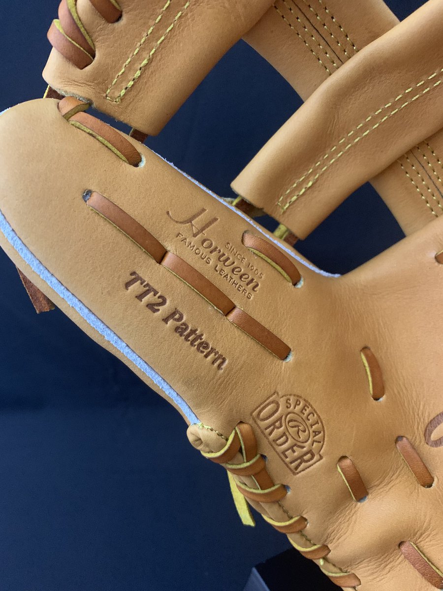 info42648043's tweet photo. カラー：Simple is Bestの極み 漢は黙ってタン単色‼️
型番：TT2 Pattern(11.5inch)
価格：税込定価62,700円→すみれ価格は…

#すみれスポーツ #ローリングス #rawlings #オーダーグラブ #mlb #usa #hoh #heartofthehide #horween #horweenleather #オーダーグラブギャラリー #51480 https://t.co/f6if4kHIFG