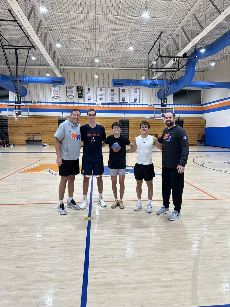 Fortunate to have 3 former players reach out and want to get a run in this morning🔥

<a href="/AllenspachRiley/">Riley Allenspach</a> congrats on the move to George Mason‼️

<a href="/BradyDunn18/">Brady Dunn</a> going to Chapel Hill to be great‼️

<a href="/AlexHutchens820/">Alex Hutchens</a> will crush it at South Carolina‼️

#OnceMyPlayerAlwaysMyPlayer⛹️‍♂️
