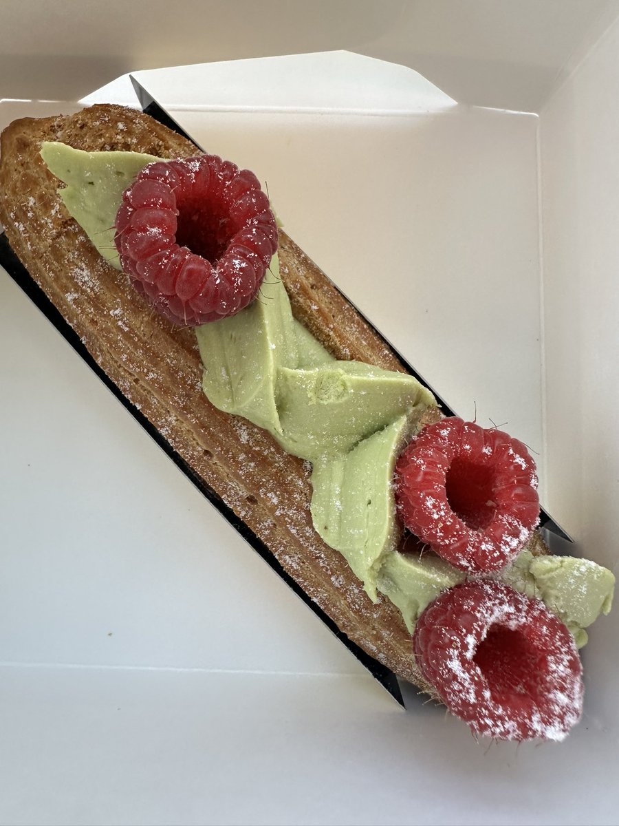 mkimflores's tweet photo. Porto’s Bakery is a must when in Cali. https://t.co/eewCupRLEA