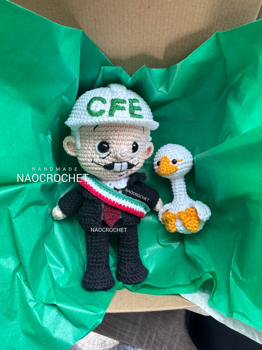 naocrochet's tweet photo. Que tengas una linda noche!, AMLITO Personalizado de CFE y PEMEX, gracias por elegirme para tejer sus muñecos. #naocrochet #amlito #amlovers #amlover #andresmanuellopezobrador #obrador #4t #chairos #chairo #amlogurumi #pejegurumi #cfe #pemex #muñecotejido #muñecopersonalizado https://t.co/nxbasgJqoi