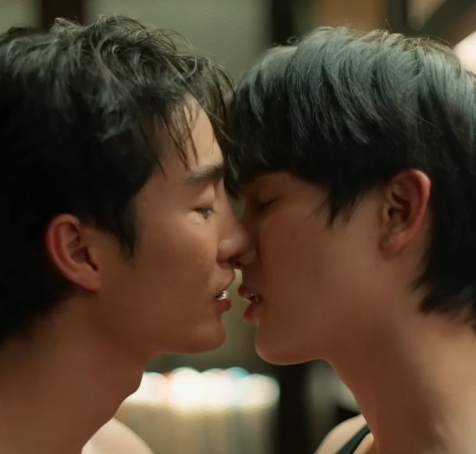 bookieslvr's tweet image. chat does it ever hit you out of nowhere that forcebook have been kissing each other for years???