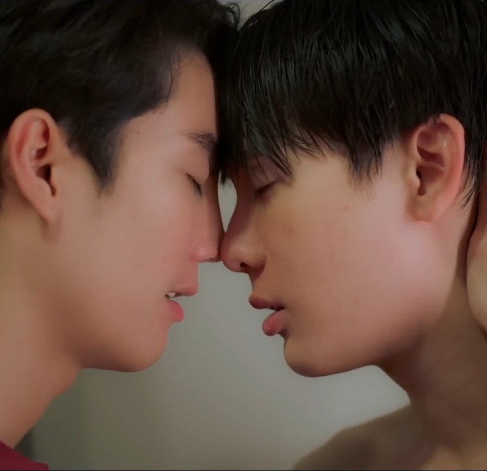 bookieslvr's tweet image. chat does it ever hit you out of nowhere that forcebook have been kissing each other for years???