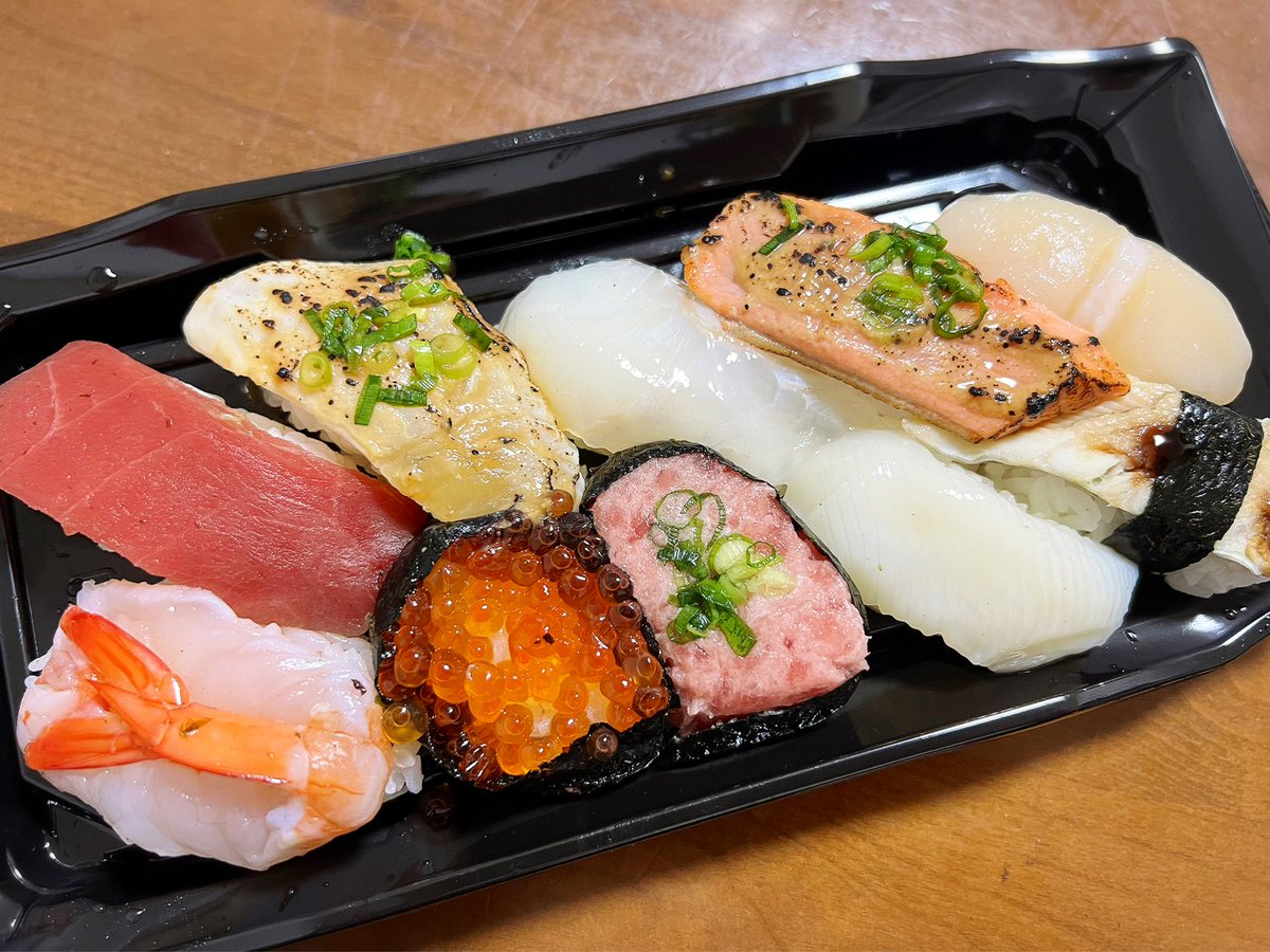 スーパーのパック寿司