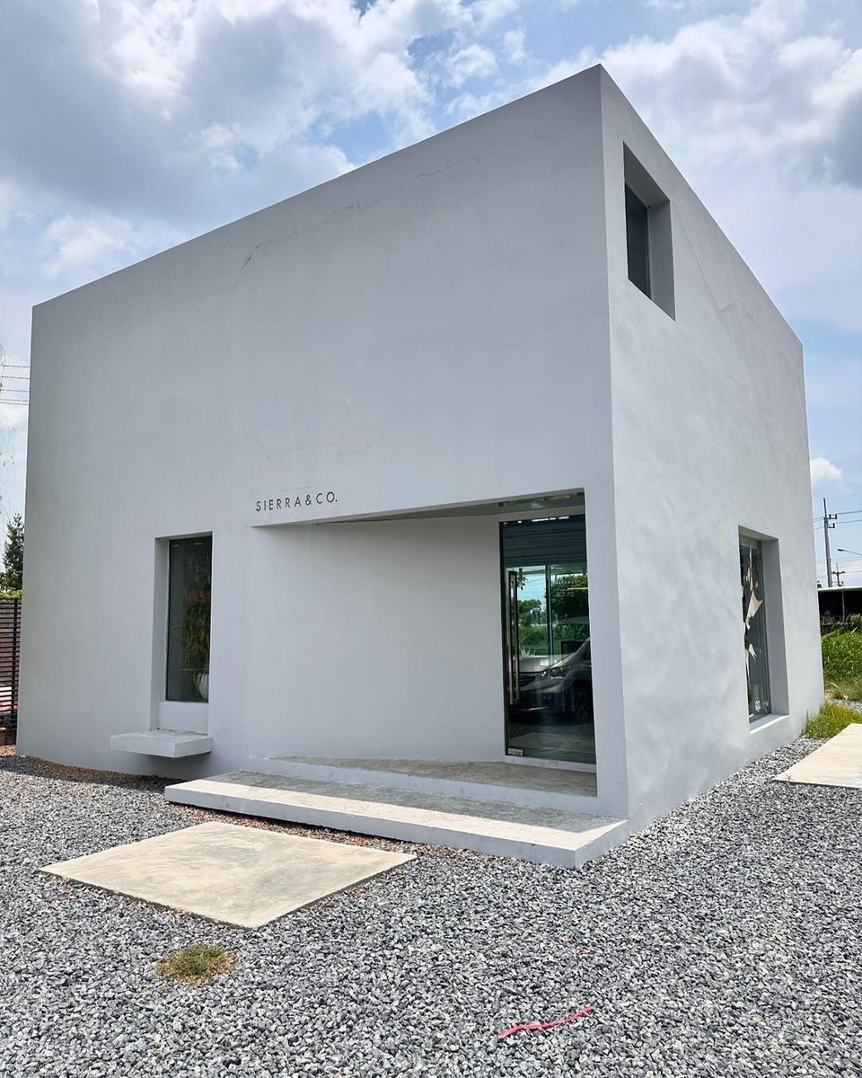 Sierra &amp; Co. ลพบุรี 📍 

คาเฟ่ลพบุรีสไตล์ลอฟท์  มีมุมให้ถ่ายรูปเก๋ๆ เยอะมาก สวยทุกมุม เครื่องดื่ม ขนมอร่อยมาก ในแต่ละวันจะมีเมนูที่แตกต่างกันไป สายมินิมอลห้ามพลาด  

⏰7.30-17.30 น. 
🚗มีที่จอดรถ

<a href="/CAFETELLER/">cafeteller • คาเฟ่ดีเราบอกต่อ</a> #BaristaTH