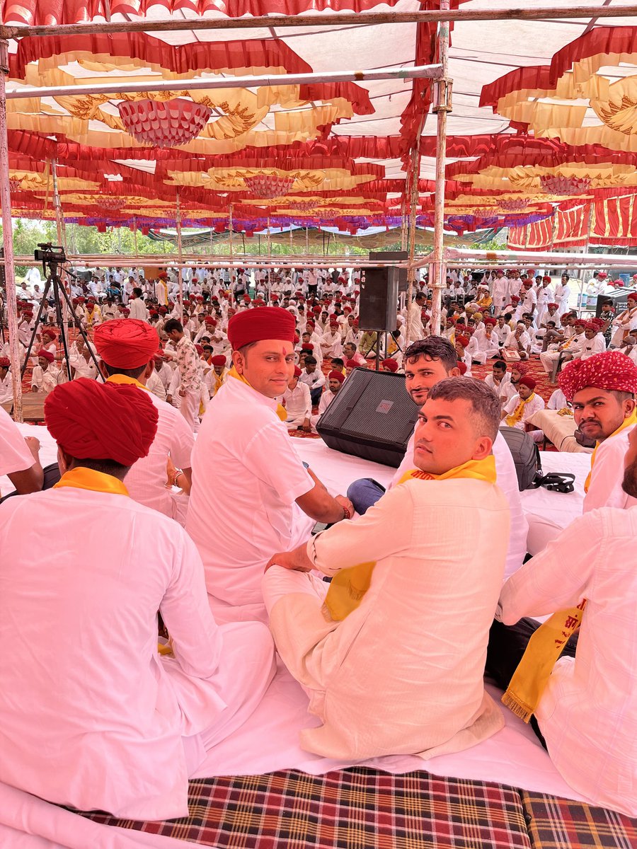 KamalPrajapat_'s tweet photo. राजस्थान के सुप्रसिद्ध भजन गायक श्री जोगाराम जी प्रजापत के साथ!!
#Barmer #Rajasthan #balotra #prajapati #prajapat https://t.co/cQGHyNUXSd
