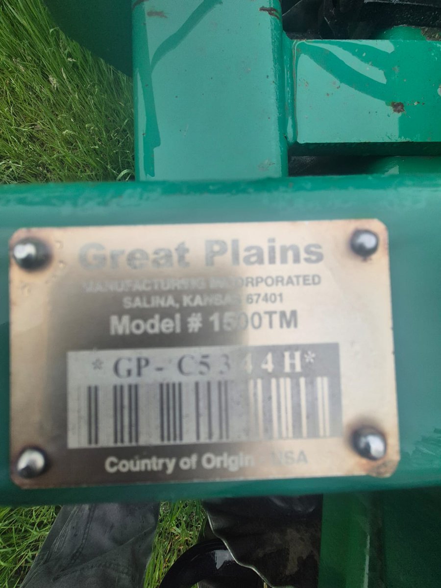 2015 Great Plains 1500TM Turbo Max
Excellent Paint Condition
Excellent Tire Condition 
15 ft Harrow type rolling and spiders
Minimal usage and field ready
$38,000 CAD obo (trade for Cultivator?)
Warwick Township, Ontario