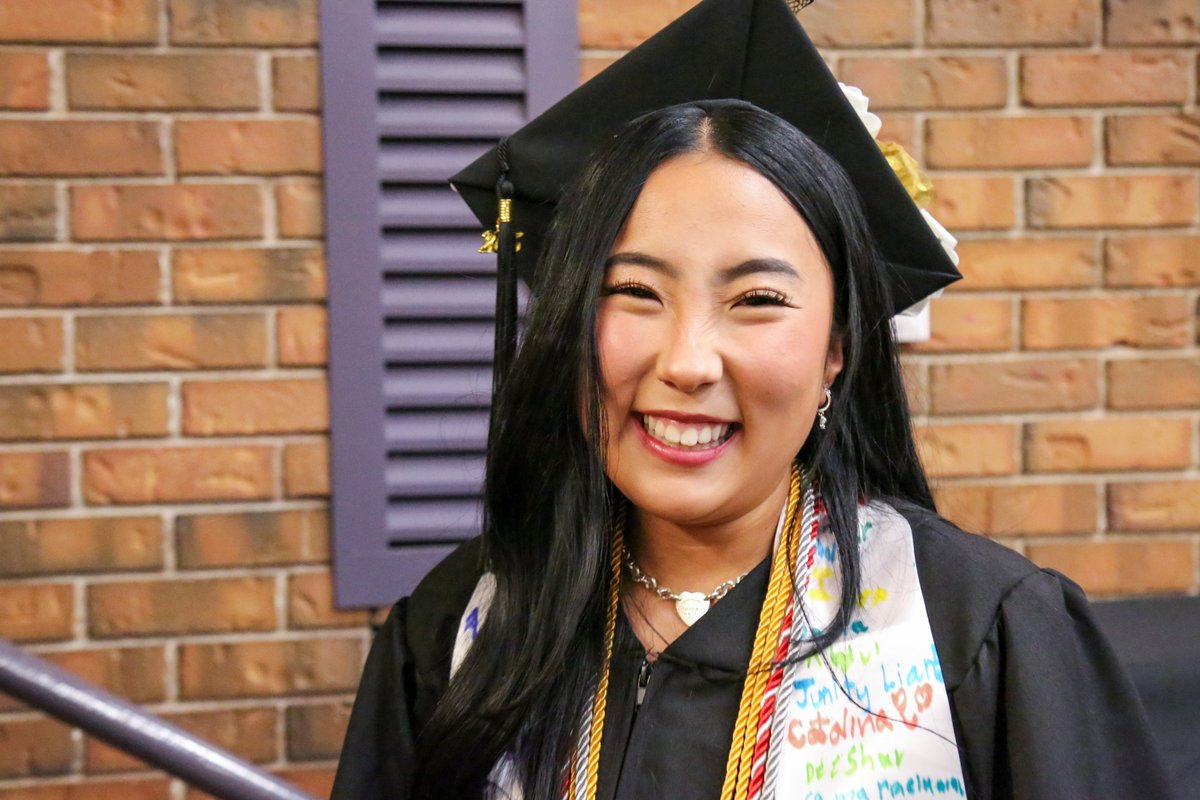 This moment was SPECIAL. 🎓🥹 Special because of how much work it took. Special because of who it was with. And special because of what it means for the future. 🫶 Congratulations to all of our #Classof2025 graduates from <a href="/ApsAvenues/">APS Avenues</a>! Time to celebrate YOU! 🎉🥳👏