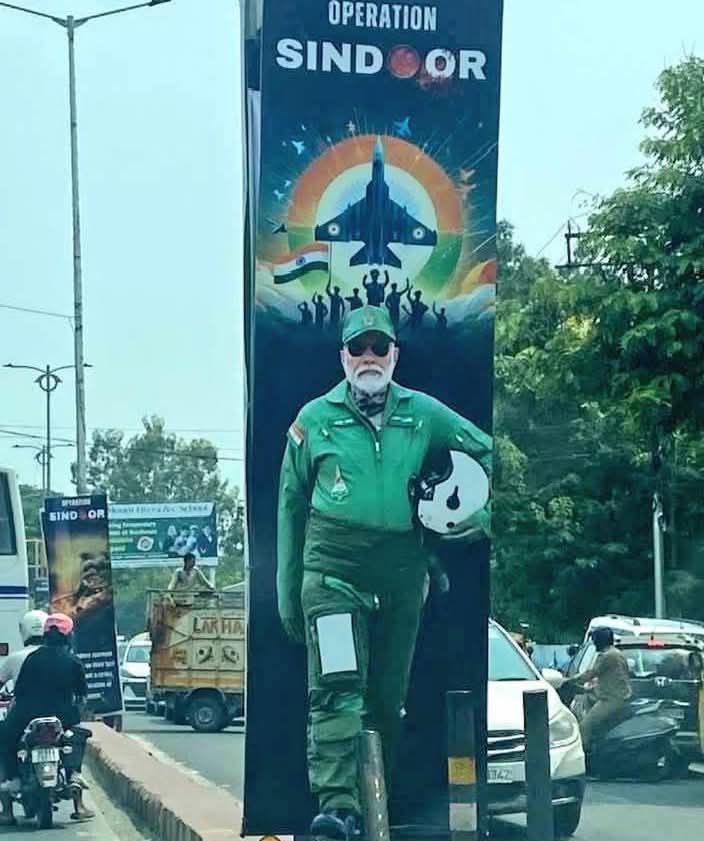 saim_kasuri's tweet photo. Girls Crying On Lost Lipstick 💄 😭...

Le Boyz :-  After lossing 6 Fighter Jets .... 11 Bases with( Bhromos Missiles Warehouse).... Dozens of Drones &amp; an Air Defence System 🤣🤣🤣💯💯💯
#PakistanIndianWar #Pakistanwin #OperationSindoor #BunyanUlMarsoos
#bollywoodmovies https://t.co/hY4x4pX48h