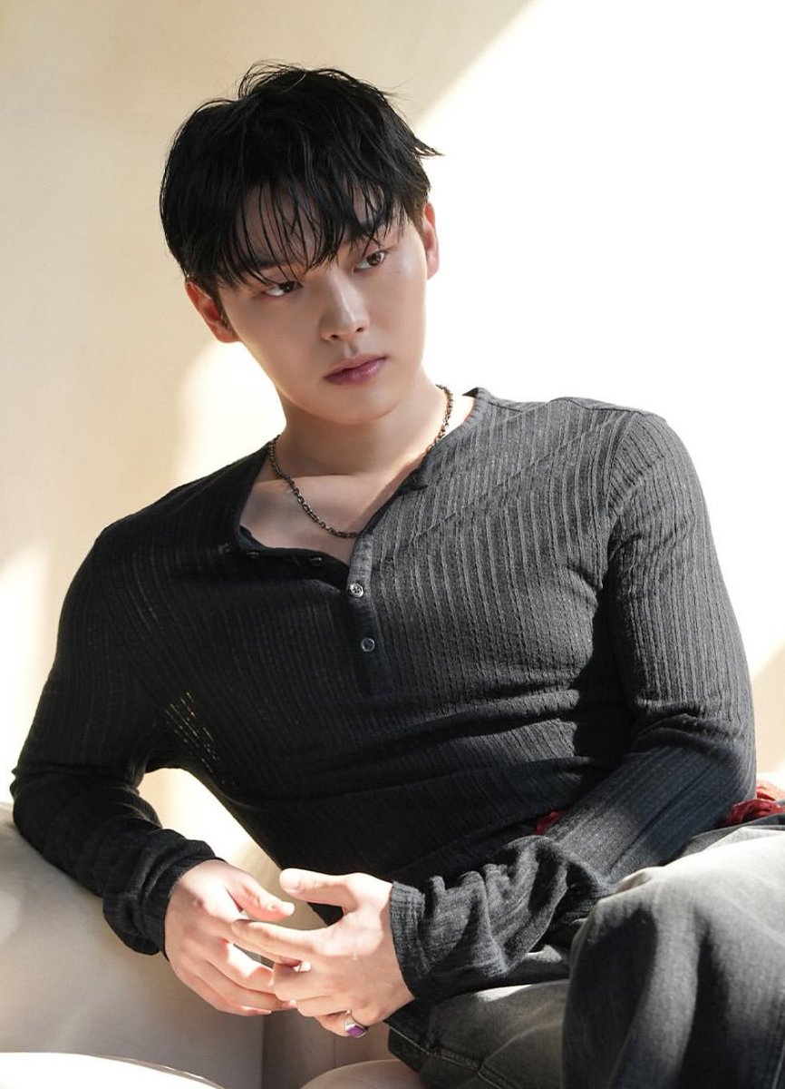 hyunwookfile's tweet photo. SIR?!?! https://t.co/DhtNJ27iyl